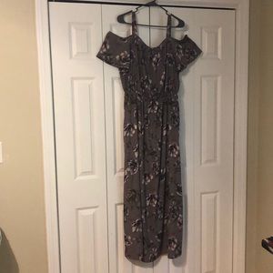 Cold shoulder maxi dress!